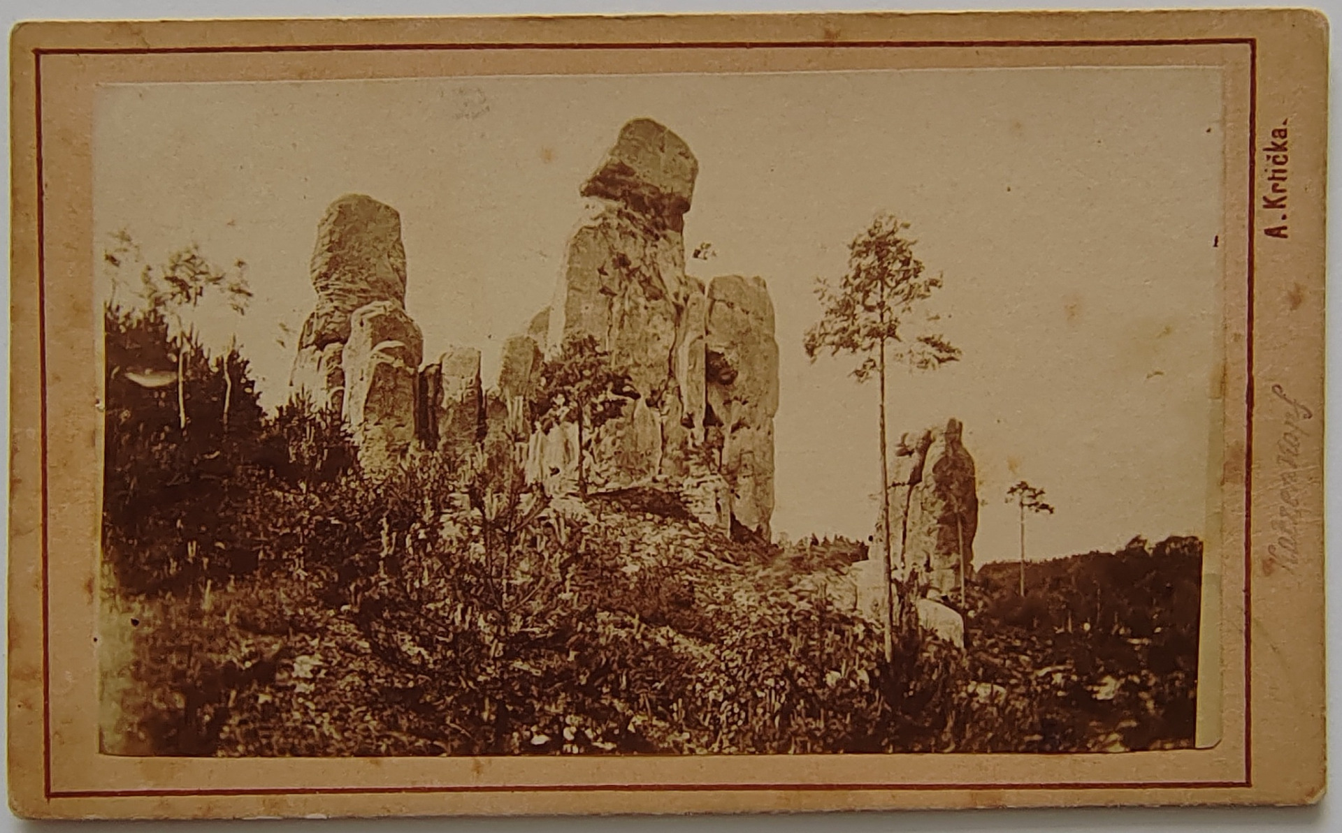 Antonín Krtička, nejstarší ateliér v Turnově. Únorová, Lebka a Skaut na Sahaře, Hruboskalsko (archiv Zdeněk Zeman)