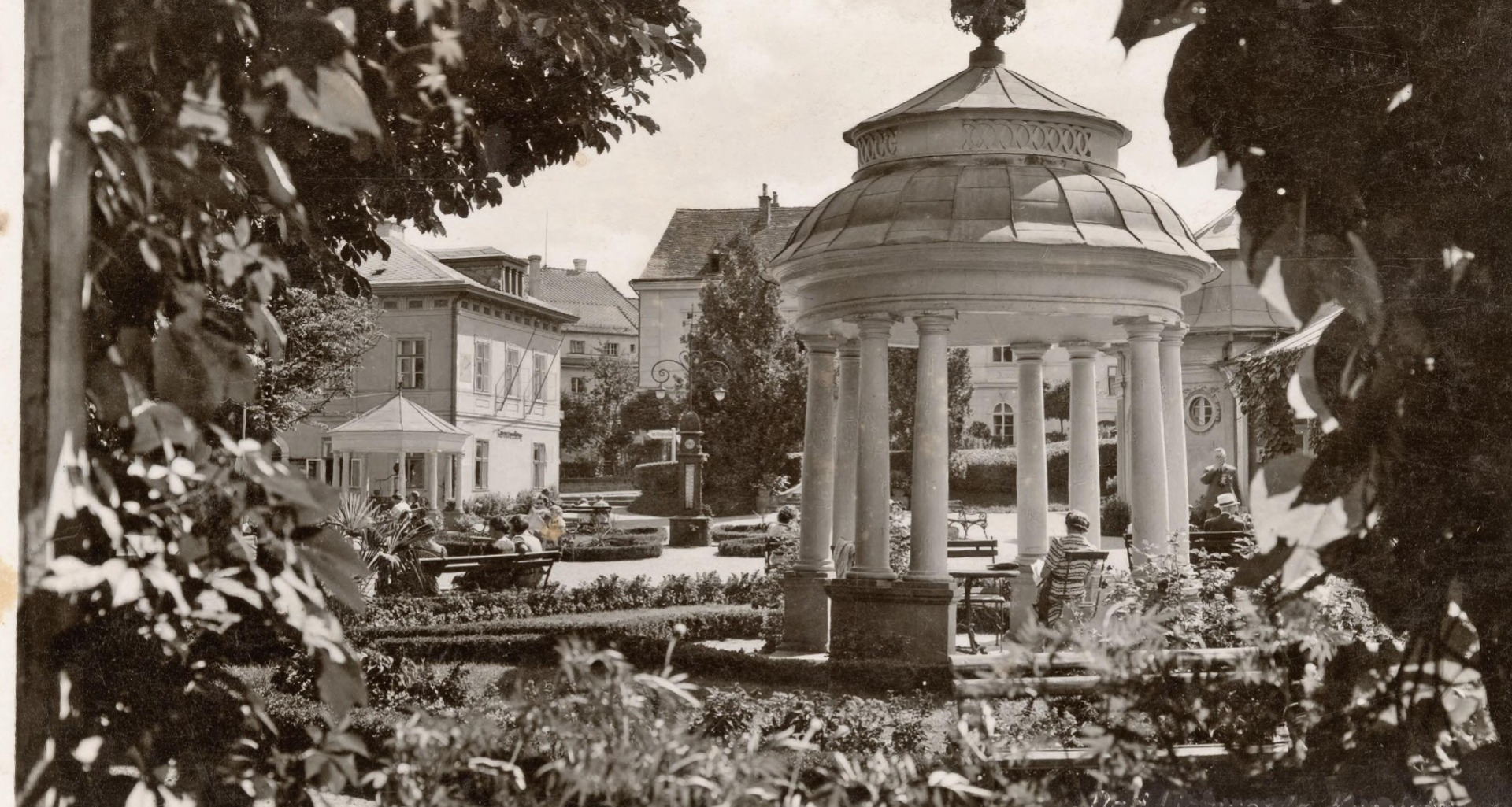 Kolonáda kolem roku 1935 Zdroj: https://www.gda.bayern.de/