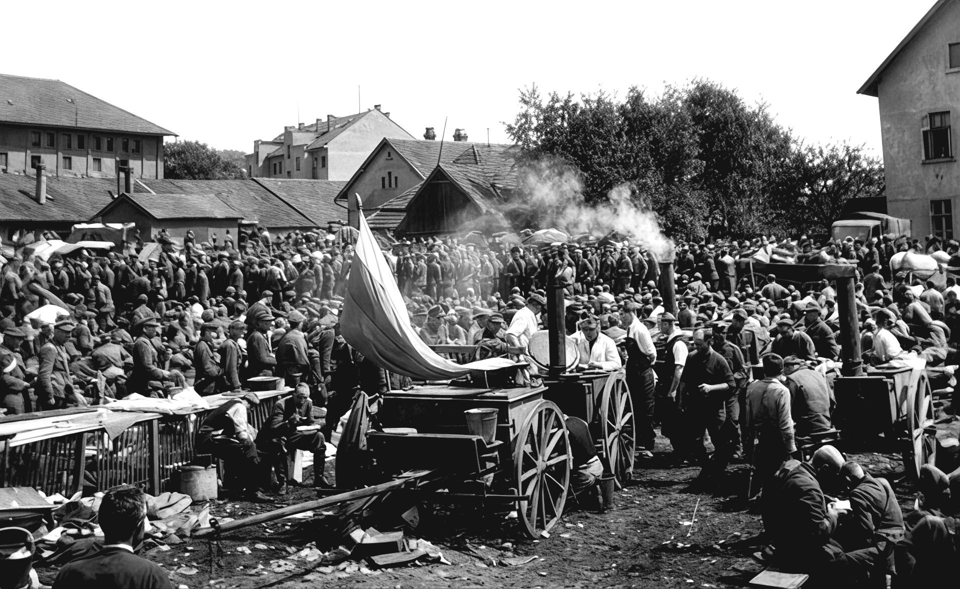  improvizovaný zajatecký tábor německých vojáků v prostoru cihelny v Turnově na konci války. Dnes tam jezdíme autem po průtahů.