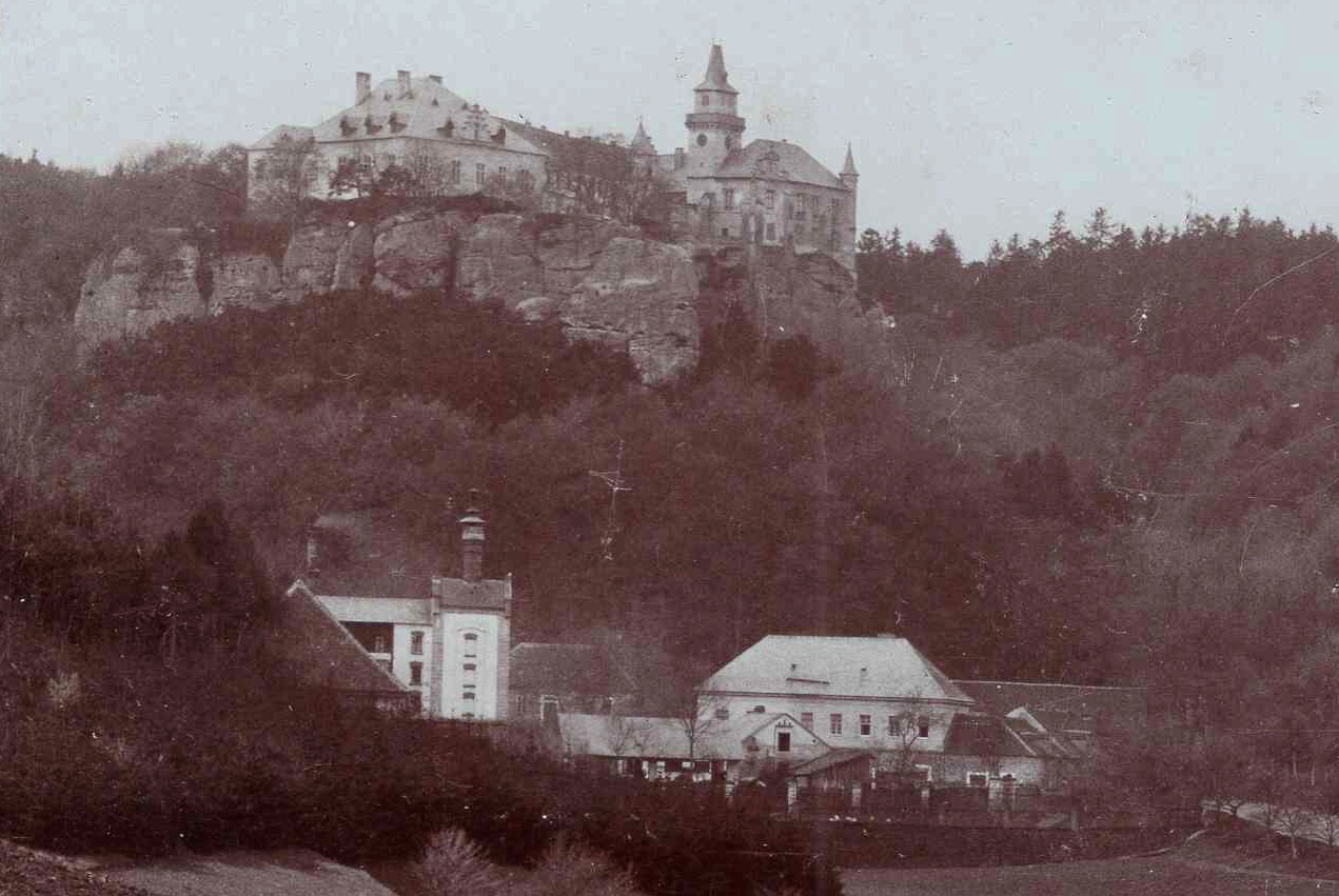 Hrubá Skála,Rezníčkův pivovar a Karouškárna. Foto Jan Šimon Turnov