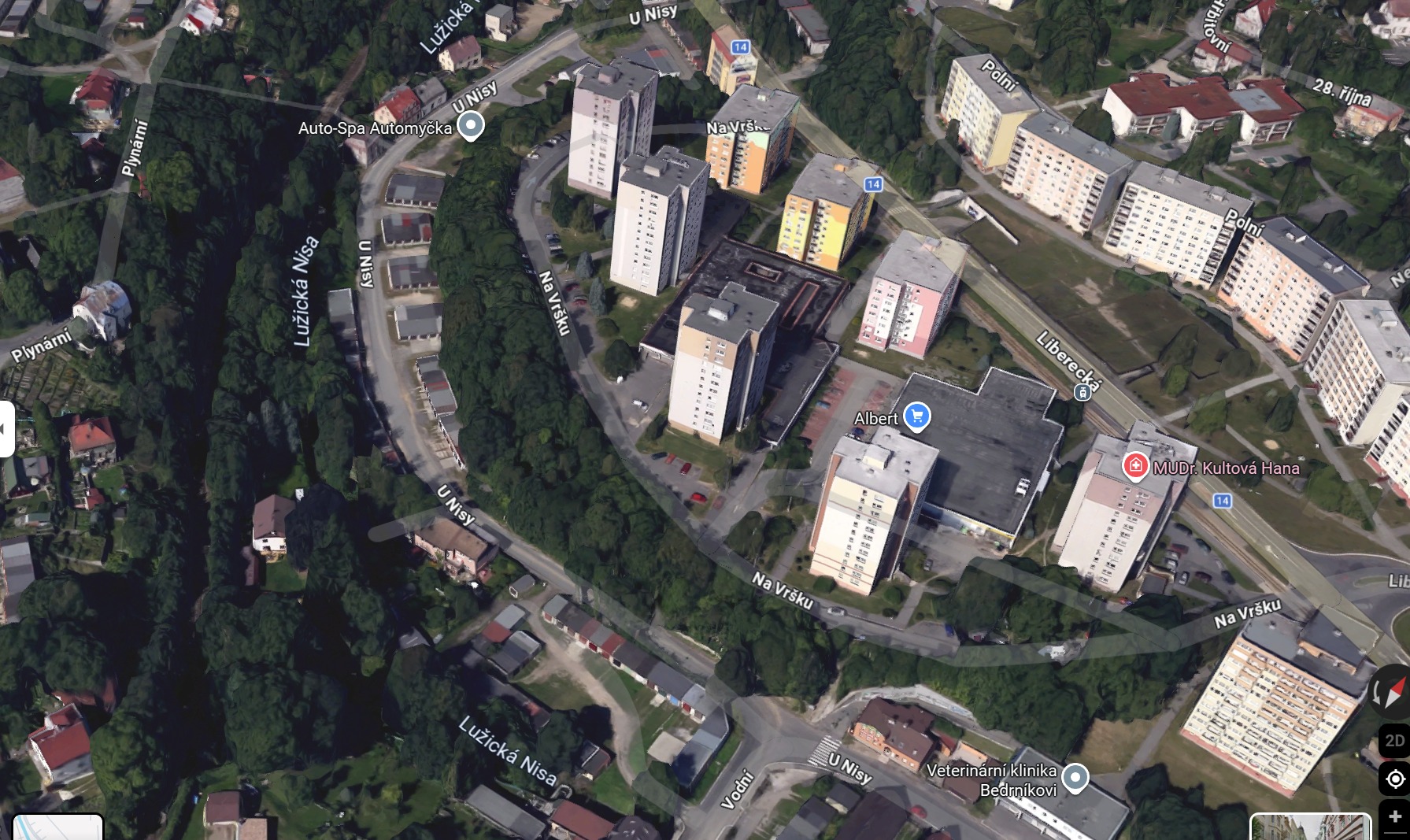 dnes je to k nepoznání - úplně jinak....vedla rovně (od staré pumy) jakoby k Brandlu mezi těmi novými věžáky...