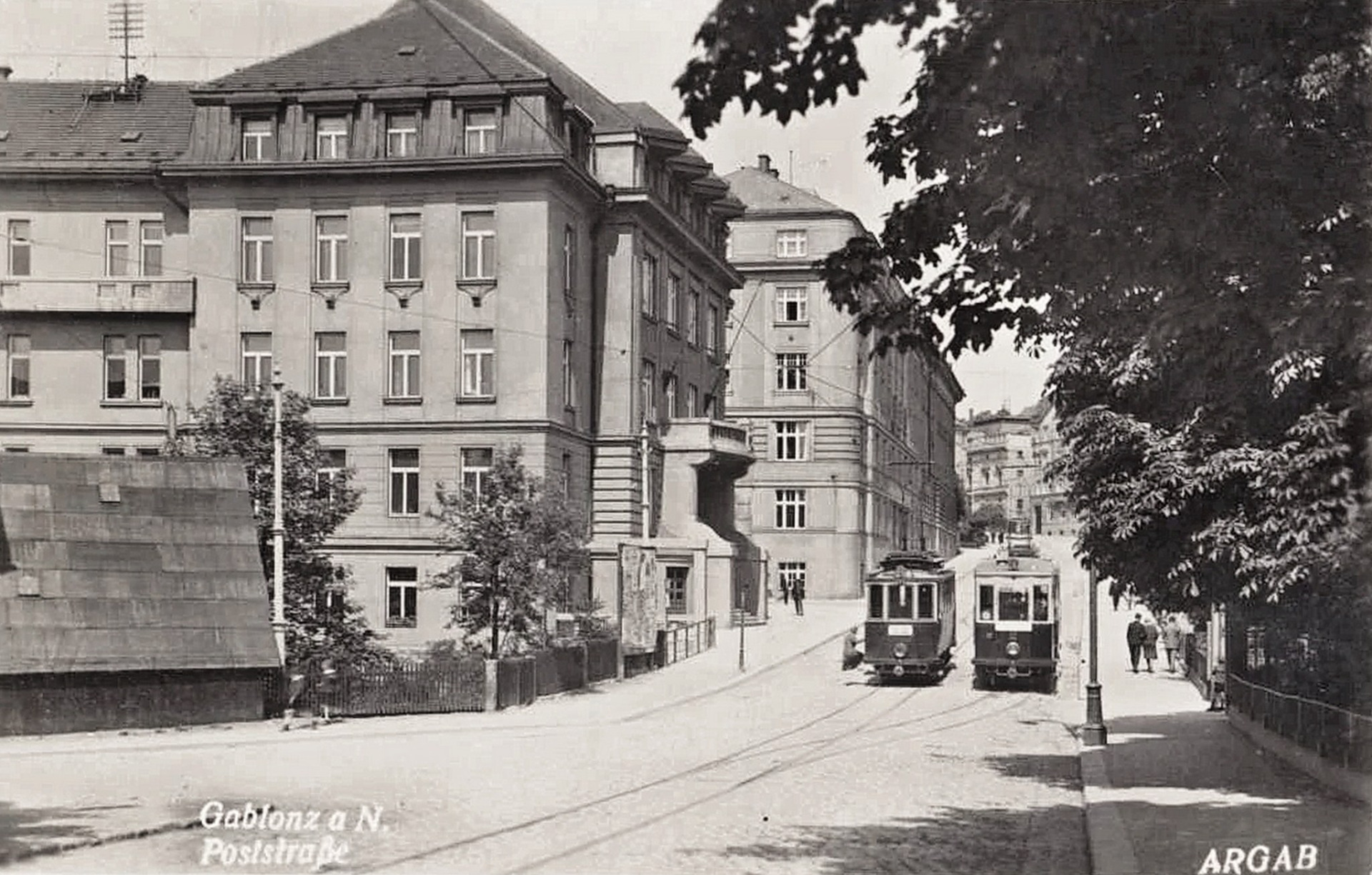 Pohled do Poštovní ulice. (archiv J.Peterka)