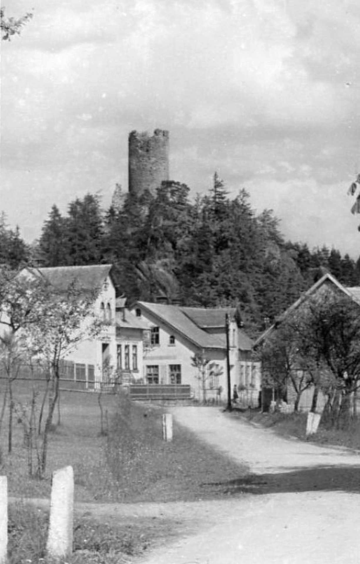 Zřícenina hradu Frýdštejn - 1956 (archiv Jíří Peterka)