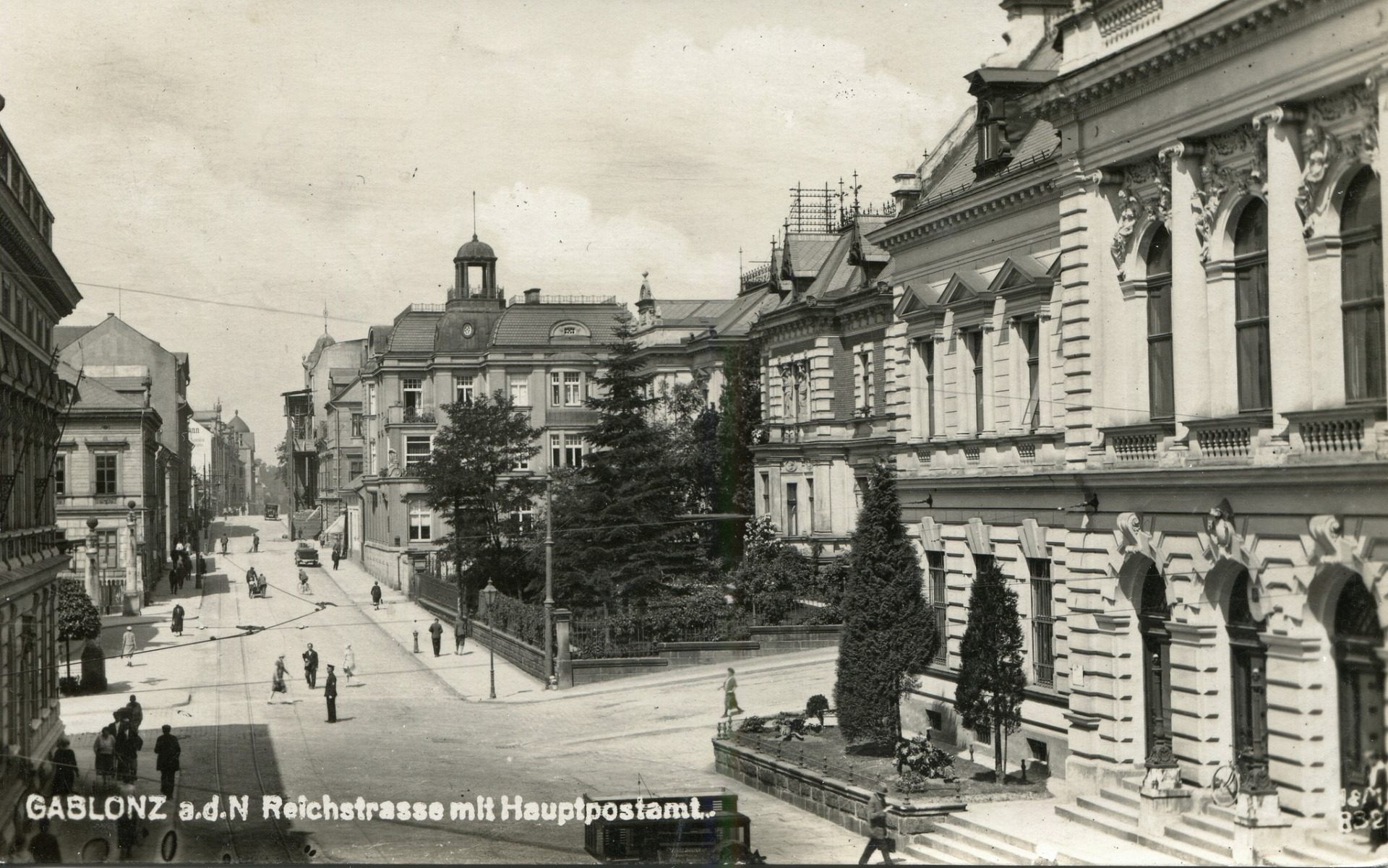 Liberecká ulice na pohlednici prošlé poštou v roce 1933. (archiv J.Peterka)