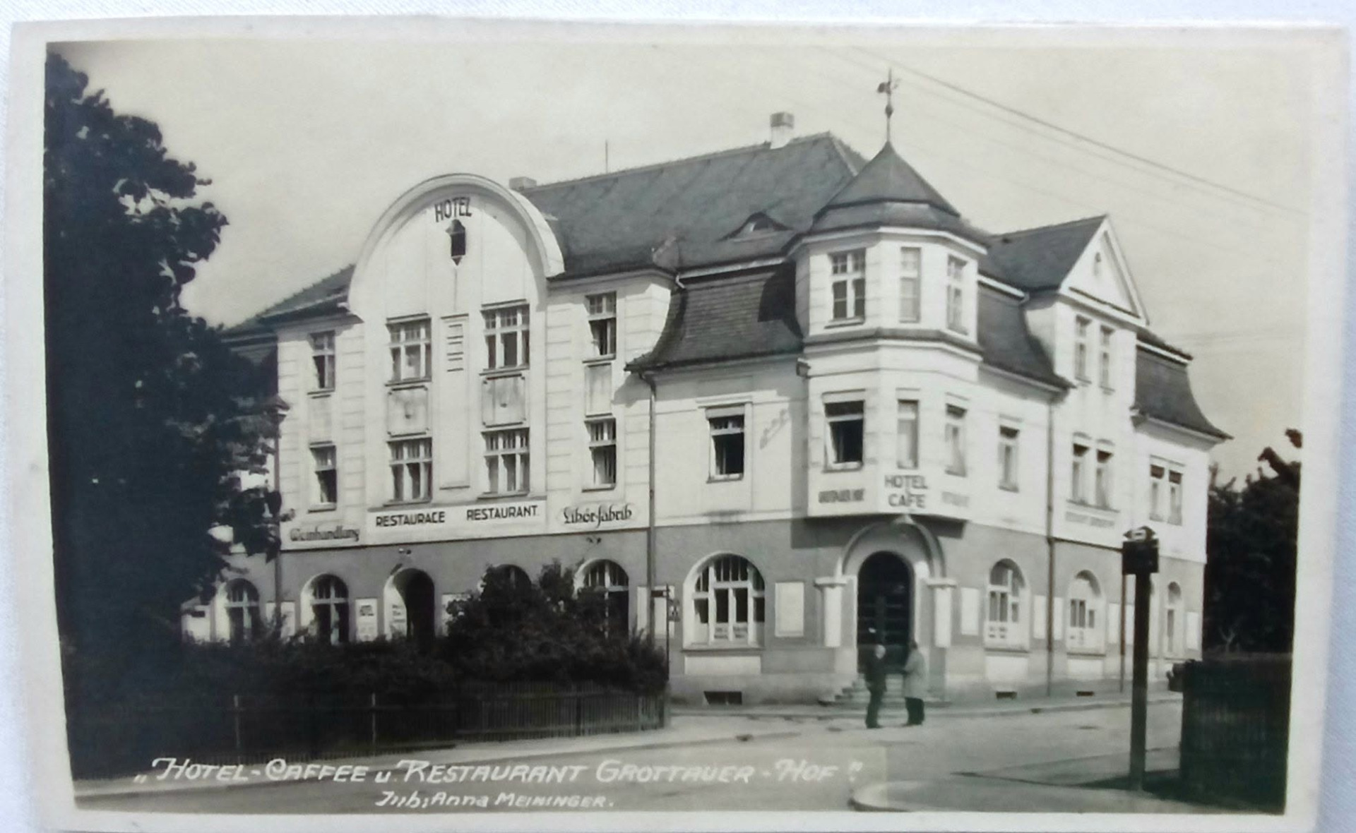 Hotel,kavárna a restaurace Grottauer Hof.Majitelka Anna Meininger. (archiv Václav Honzejk)