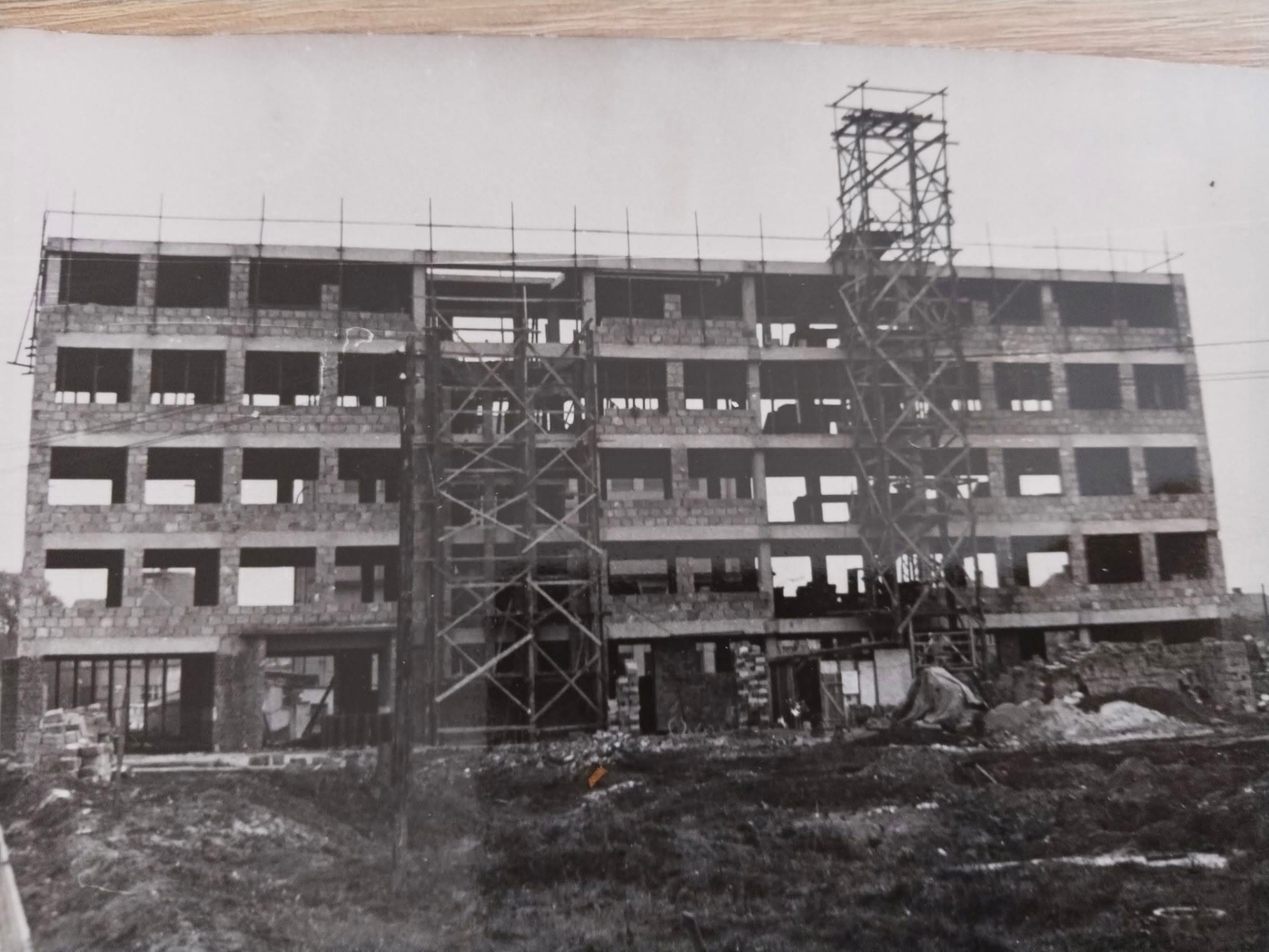 Začátek výstavby budovy ČSAD na Děčínské ul. V šedesátých letech. (archiv Štěpán Kotrík)