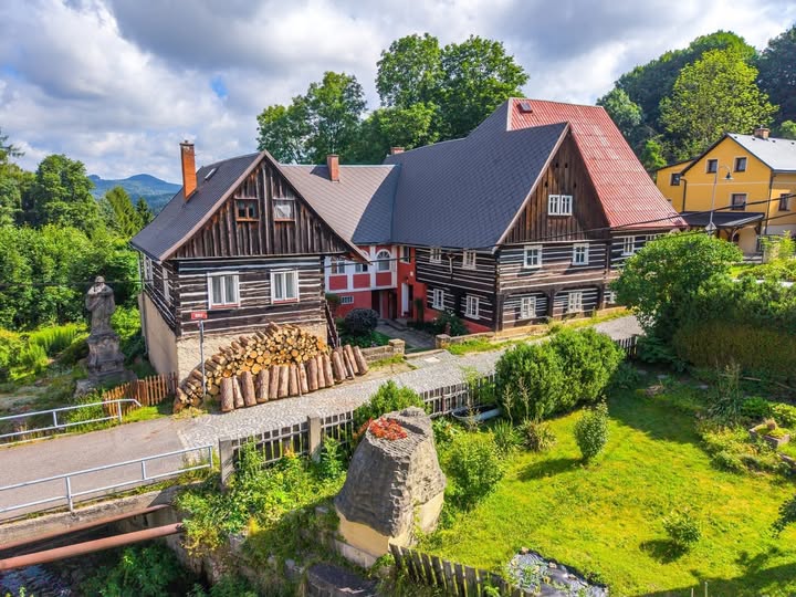 Kamenický Šenov ... bývalý hostinec U Ryšánků. (foto Matyáš Gál)