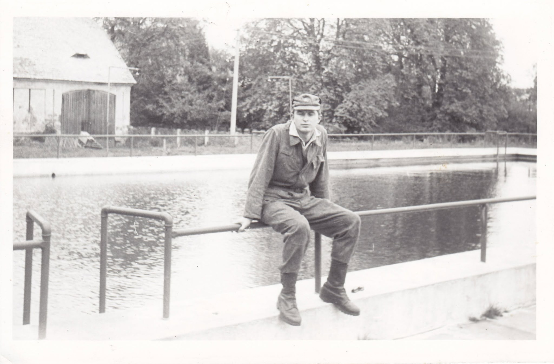1967 Koupaliště na Sychrově a já na kontrole poplachové linky. (Oskar Holata)