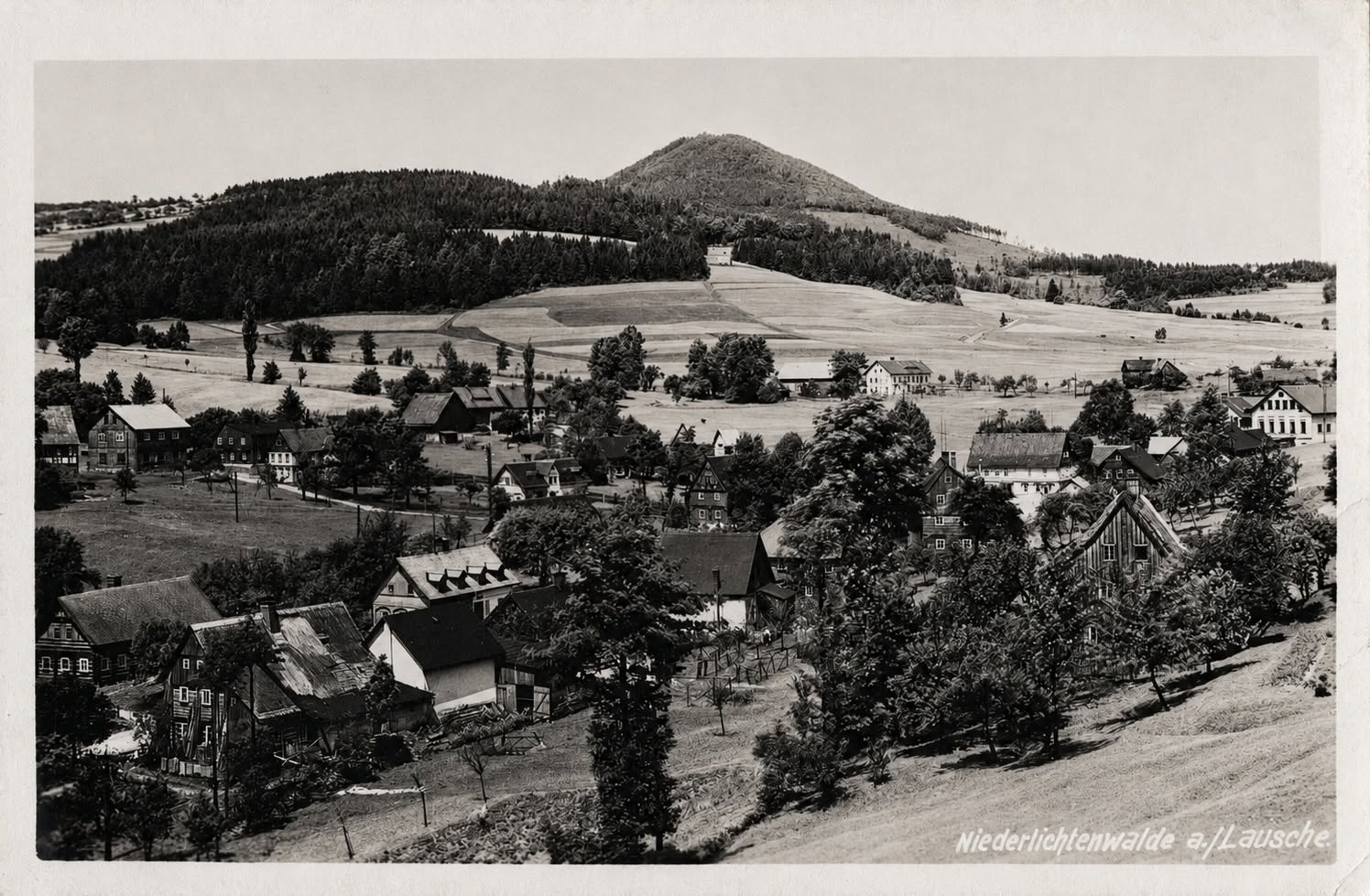 Dolní Světlá, do roku 1946 Dolní Lichtenwald (německy Nieder Lichtenwalde ), je část obce Mařenice, okr. Česká Lípa. (archiv Otto Rikitan Ečer)