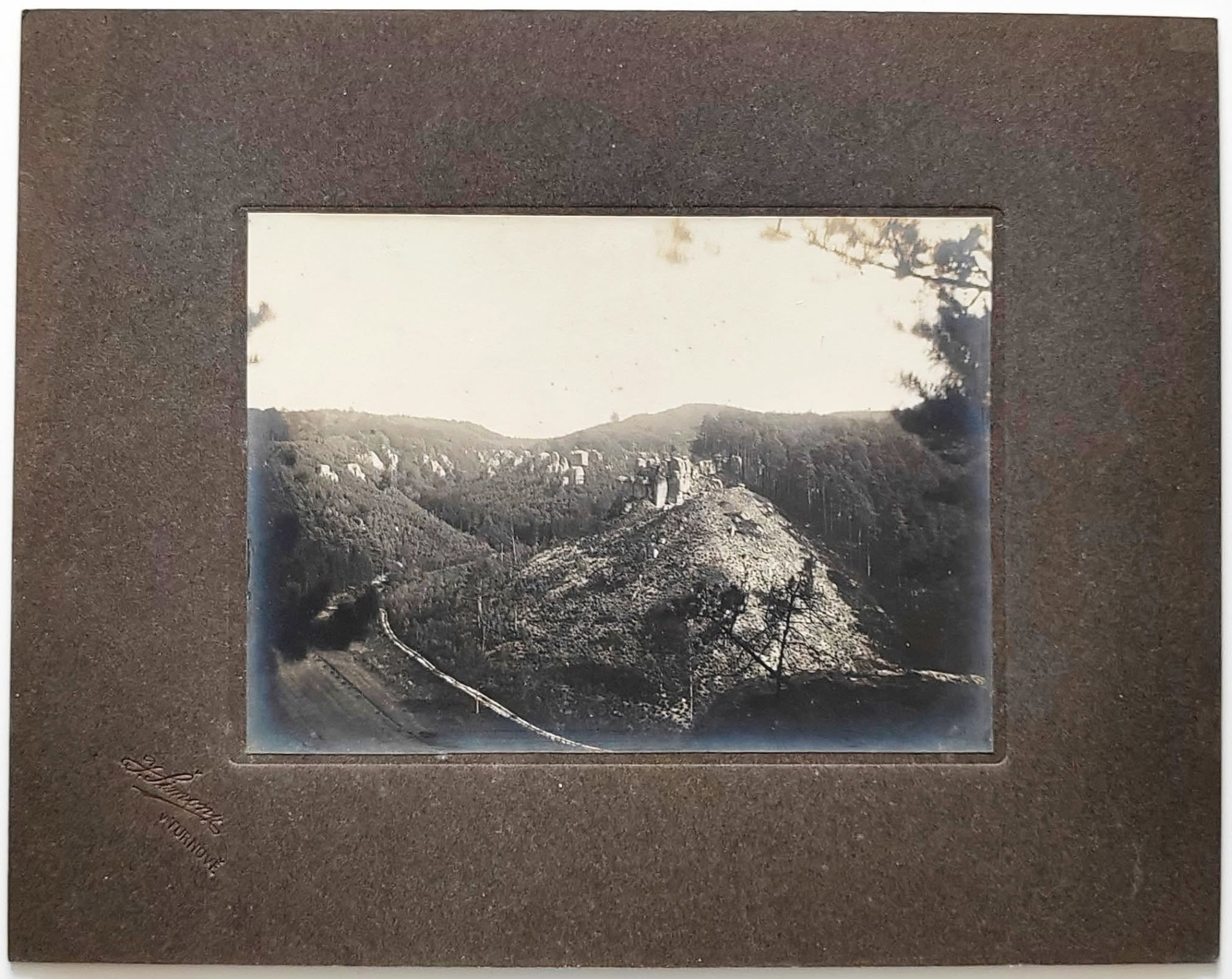 Fotograf Jan Šimon, hrádek Kavčiny, Hruboskalsko (archiv Zdeněk Zeman)