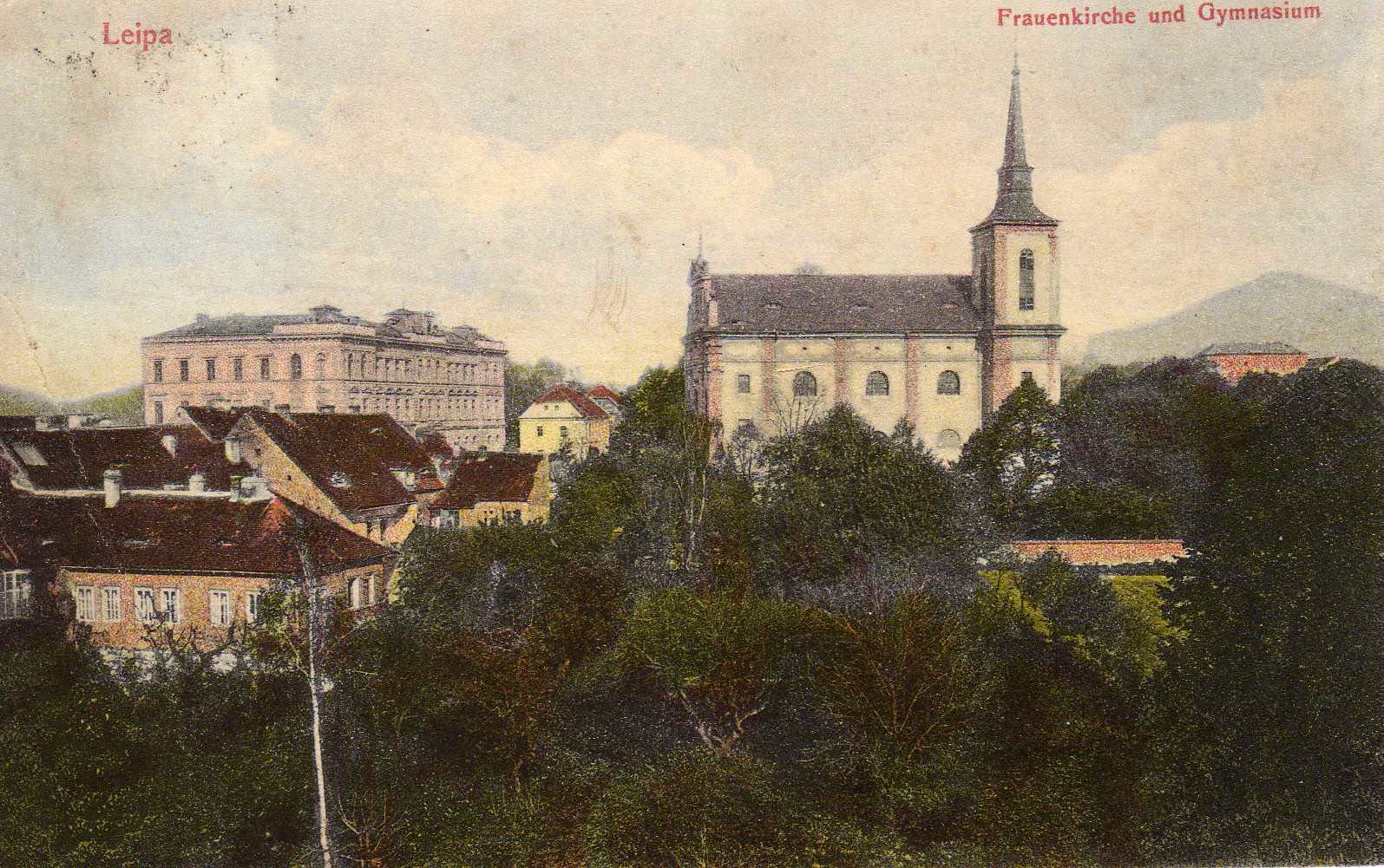 Netradiční výhled (asi z věže radnice) na učňovku a kostel na Mariánské, vpravo v pozadí zemědělka. Odesláno v roce 1917. (archiv Českolipské obrázky)