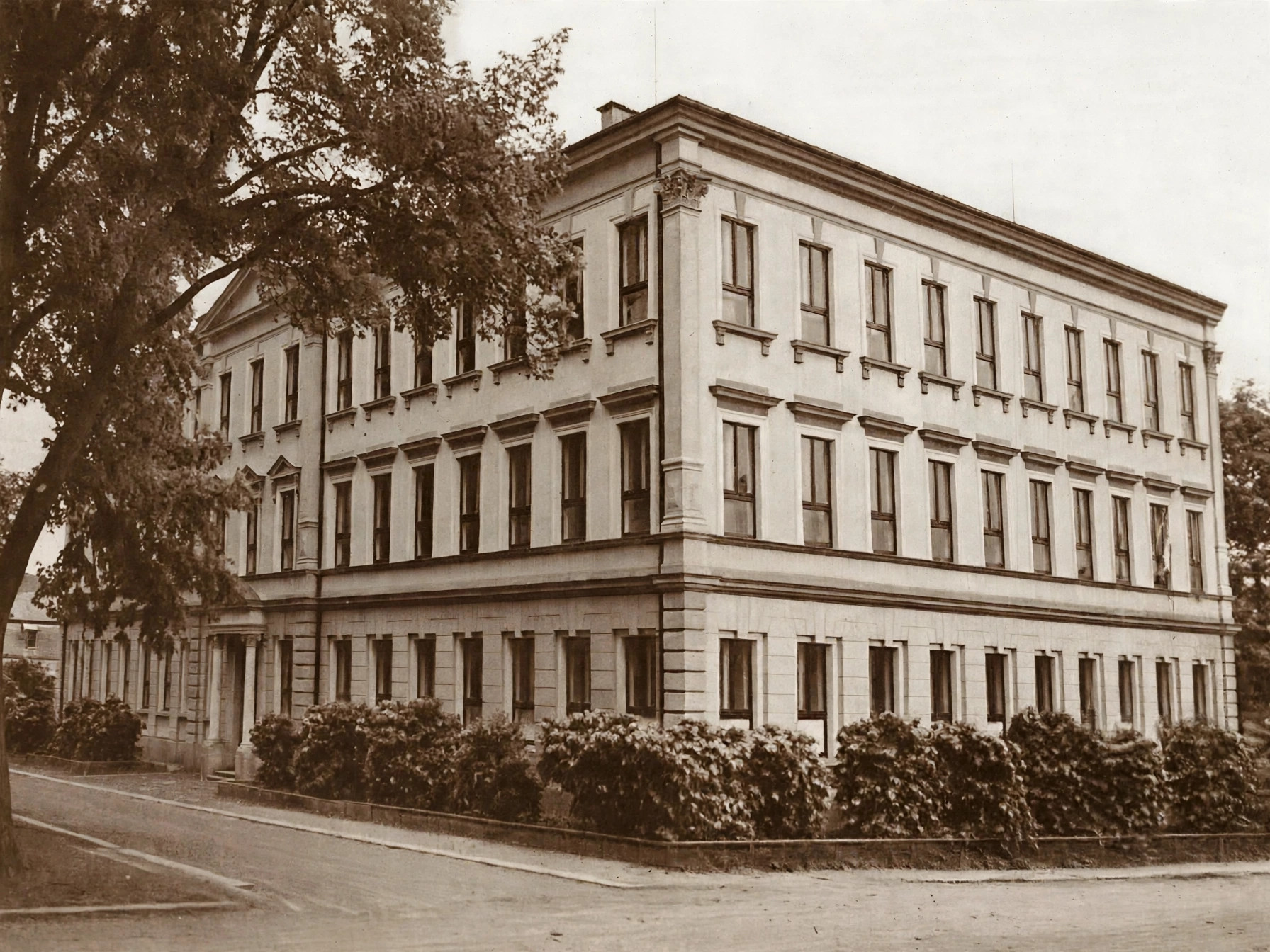 Lidická škola, původně německá.